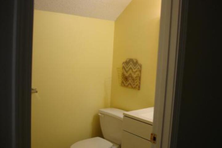 Convenient Walk To The Beach 4.5 Bathrooms Gulf Shores Off E Beach in Gulf Shores, AL