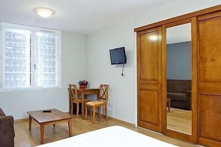Room 9 of 61