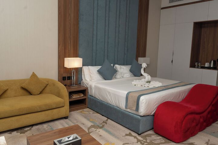 Room 25 of 96