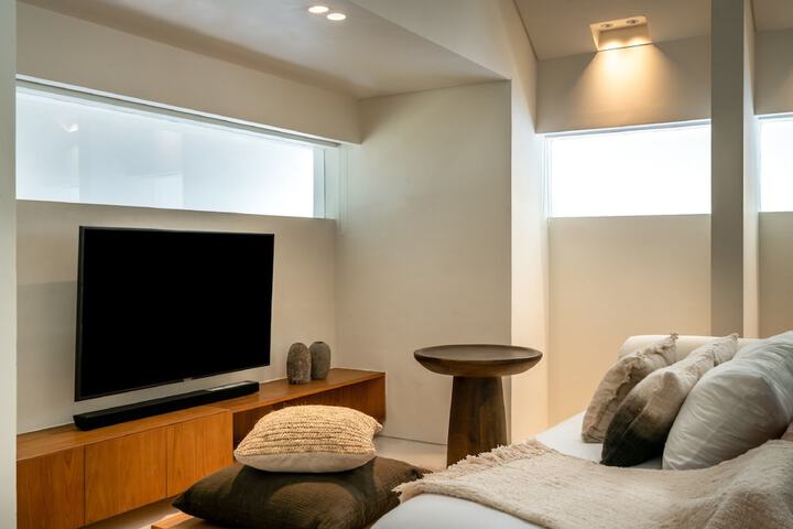 Room 13 of 87