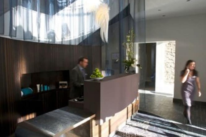 Check-in/check-out kiosk
