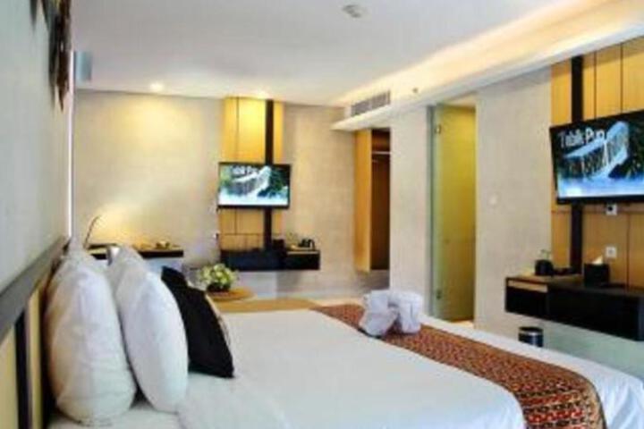 Hotel Suite Photo