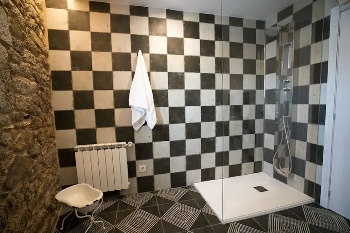 Room 9 of 19