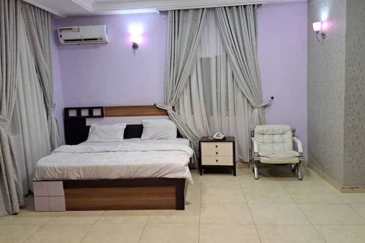 Room 10 of 22