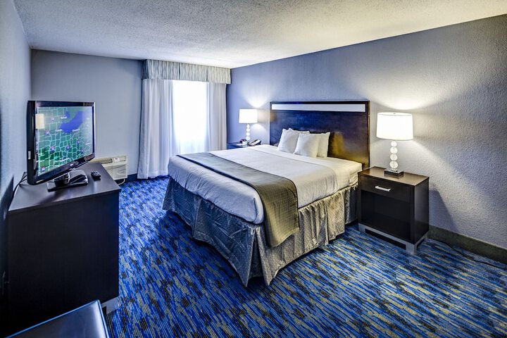 Standard King Bed Accessible (7 of 14)