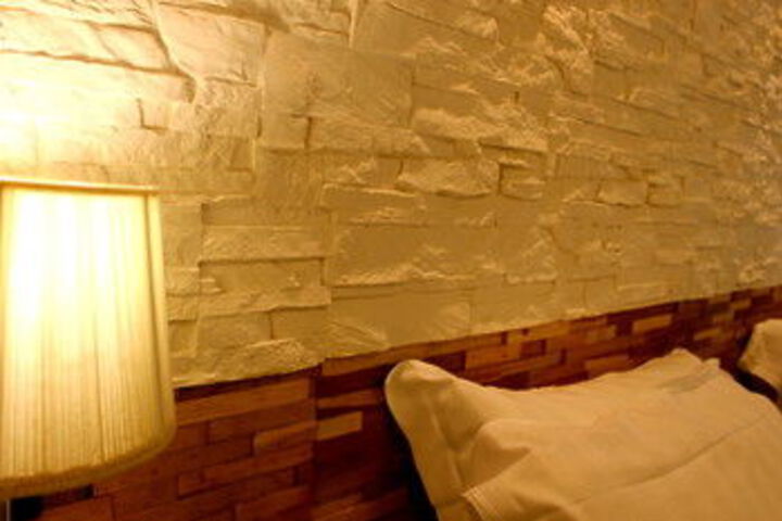 Room 124 of 191
