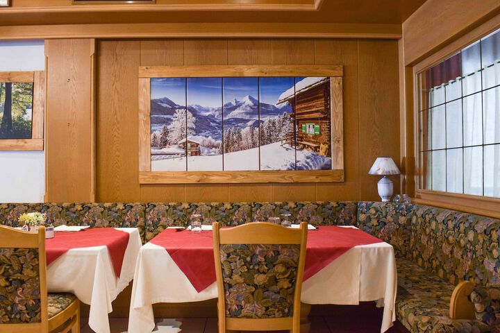Dining 38 of 49