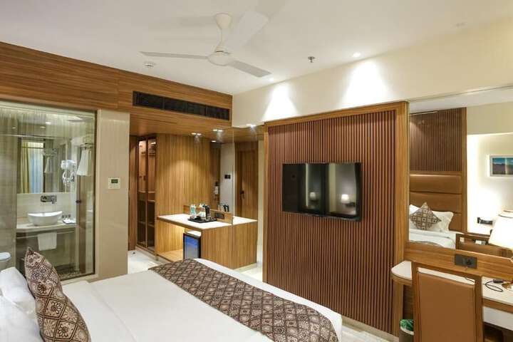 Room 2 of 10