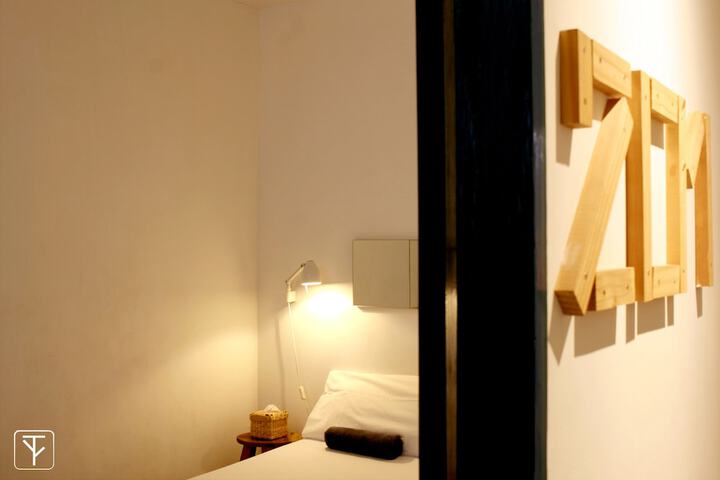 Room 10 of 65