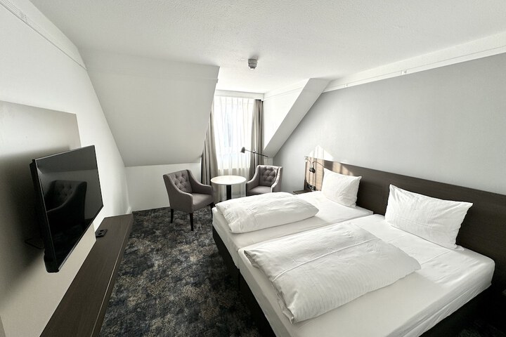 Room 10 of 30