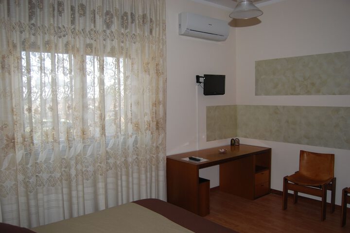 Room 17 of 33