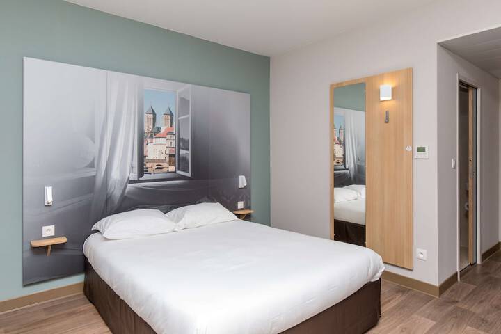 Room 16 of 46