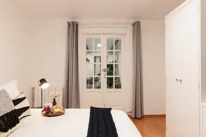 Room 4 of 9
