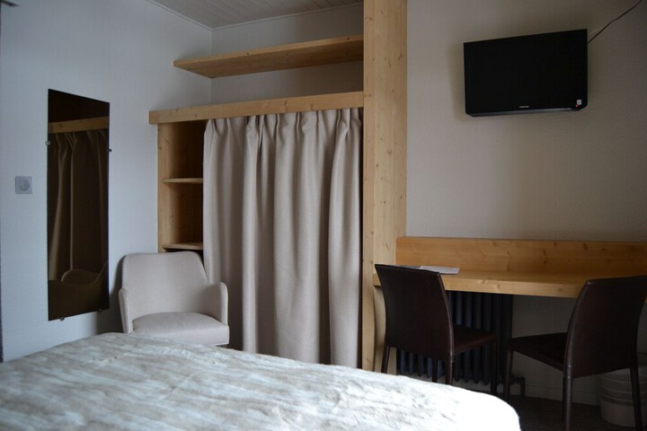 Room 11 of 42