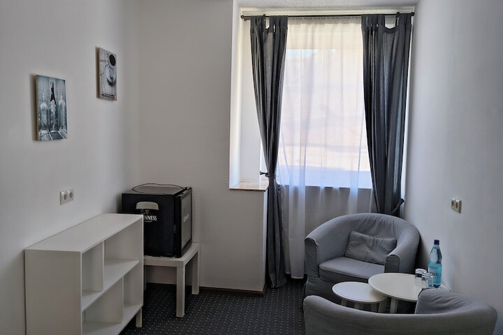 Room 8 of 25