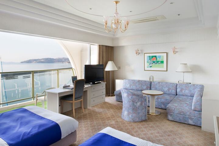 Room 10 of 47