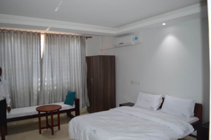 Room 13 of 16