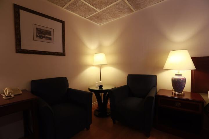 Room 21 of 37