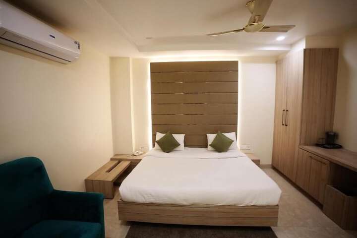 Room 15 of 27