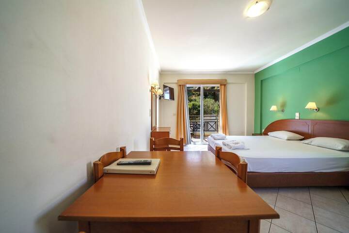 Room 45 of 179