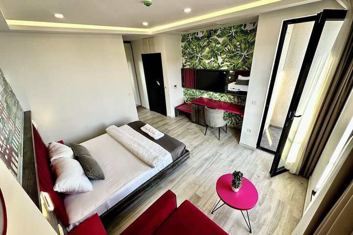 Room 15 of 83