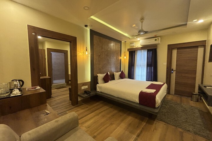 Room 7 of 28