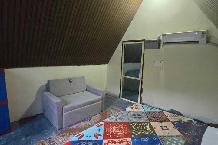 Room 11 of 38