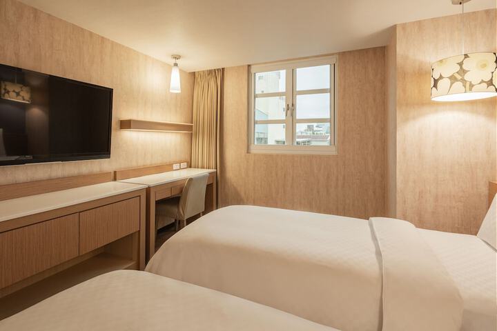 Room 17 of 76
