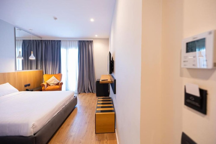 Room 13 of 52