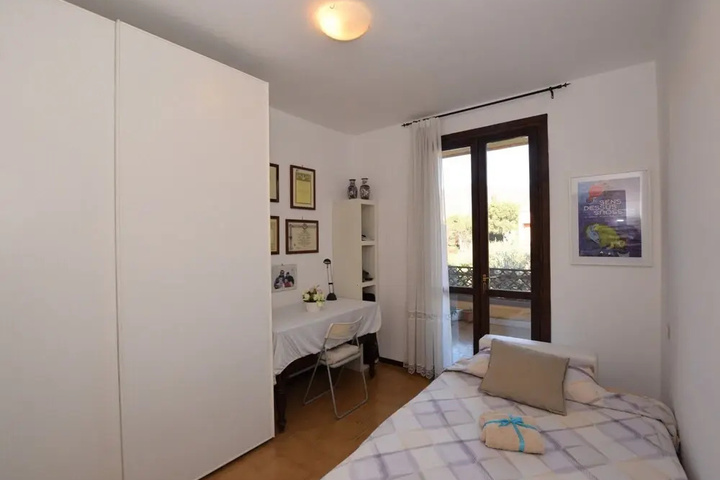Room 2 of 11