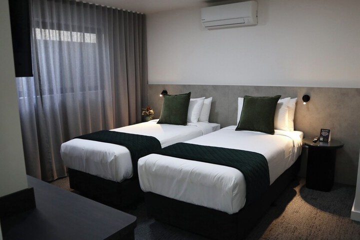 Room 10 of 21