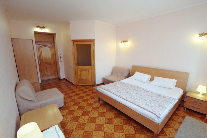 Room 5 of 48