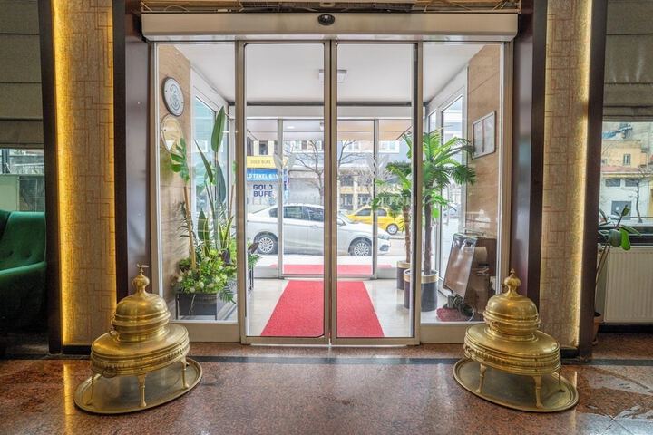 Entrance & Lobby