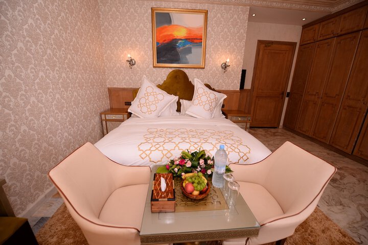 Room 13 of 77