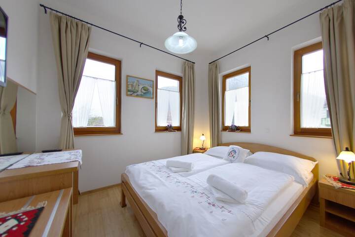Room 4 of 23