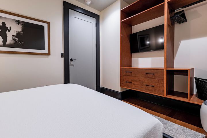 Room 111 of 341