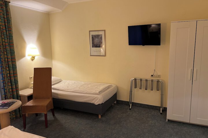 Room 9 of 51