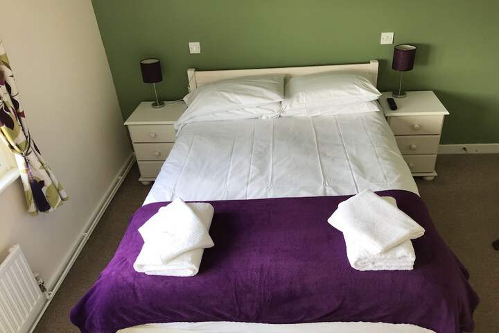 Room 4 of 9