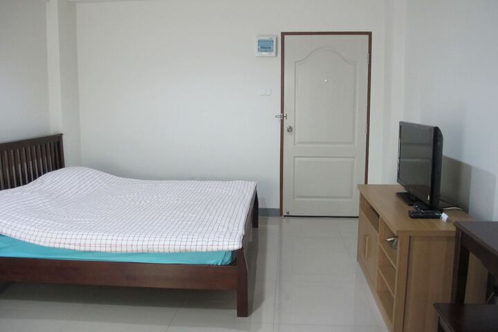 Room 4 of 33
