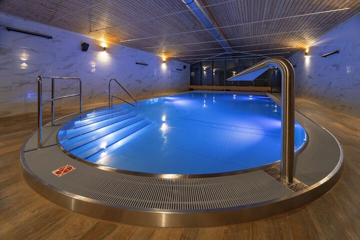 Hotel Pool