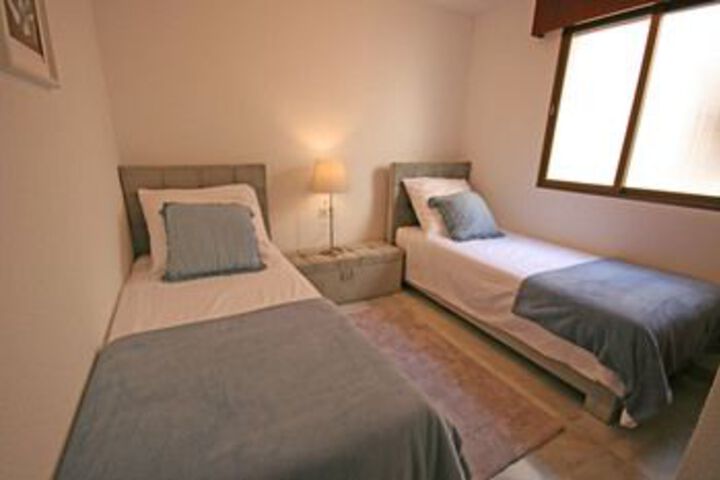 Room 10 of 27