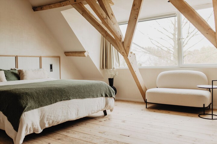 Room 11 of 65