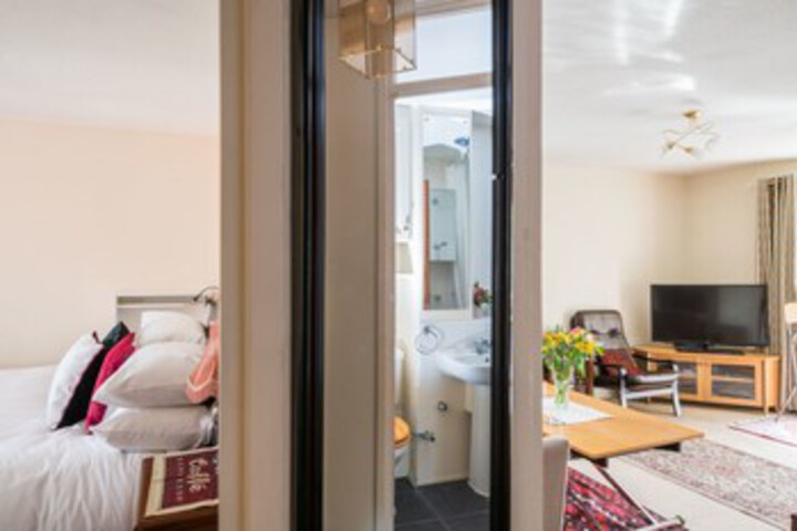 Room 9 of 25