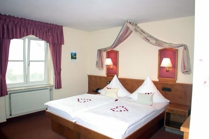 Room 3 of 21