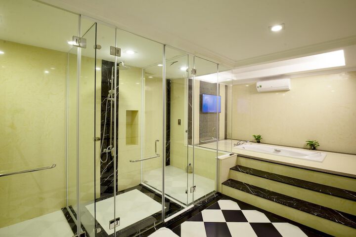 Room 27 of 43