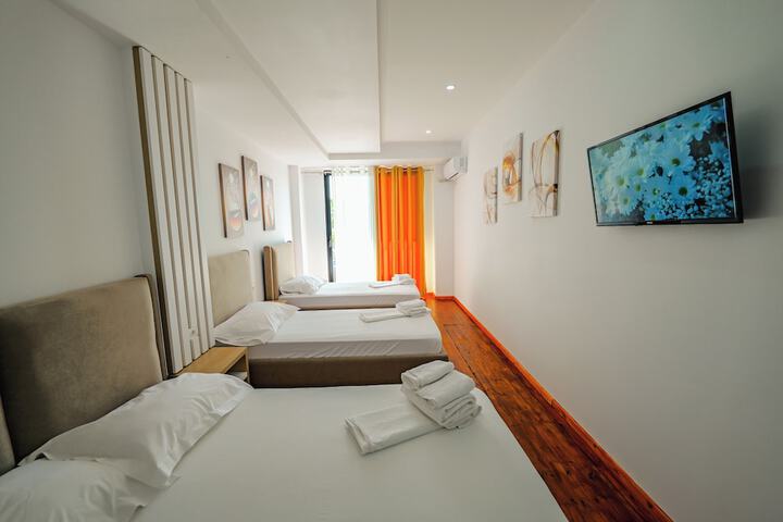 Room 6 of 98