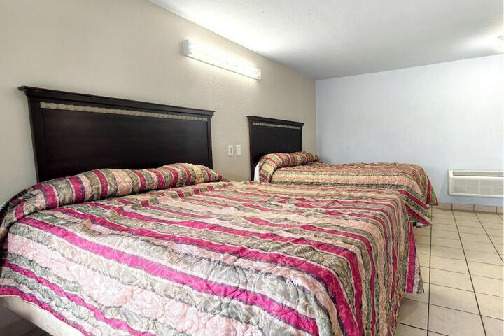 Room 9 of 25