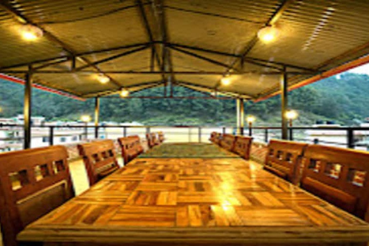 Dining 8 of 13