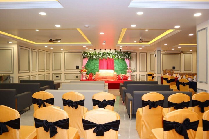 Ballroom/Hall 58 of 64