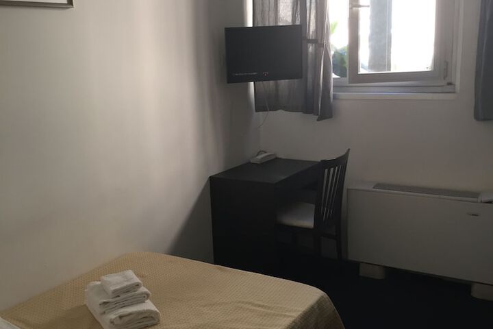 Room 13 of 36
